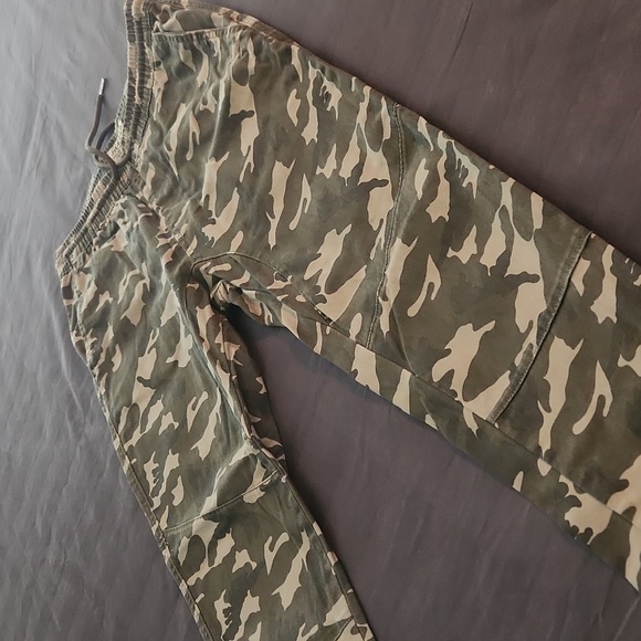Mens Rumors camo print pants, size Medium - Picture 2 of 7